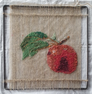 Pomme 1, tissage, 30x30, 2023 - Pomme, tissage, 30x30, 2023