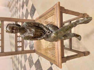 Femme assise 2, terre cuite cirée, 50 cm, 2020 - Femmes sur chaises